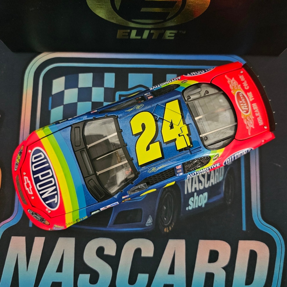 Jeff Gordon #24 DuPont Retro Rainbow 2004 Diecast Car 1:24 Elite Ultra Rare 1 of 1800